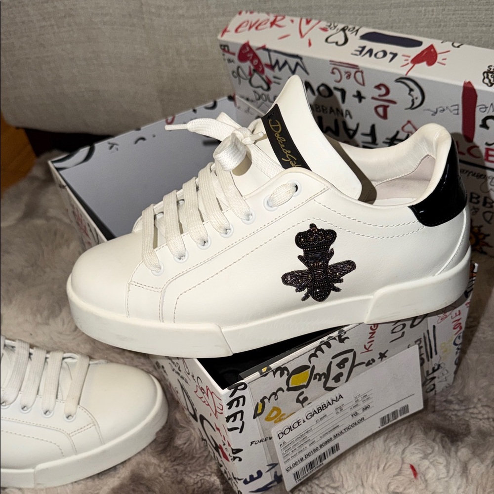 Dolce & Gabbana Sneakers in White with Black Details - Picture 3 of 6